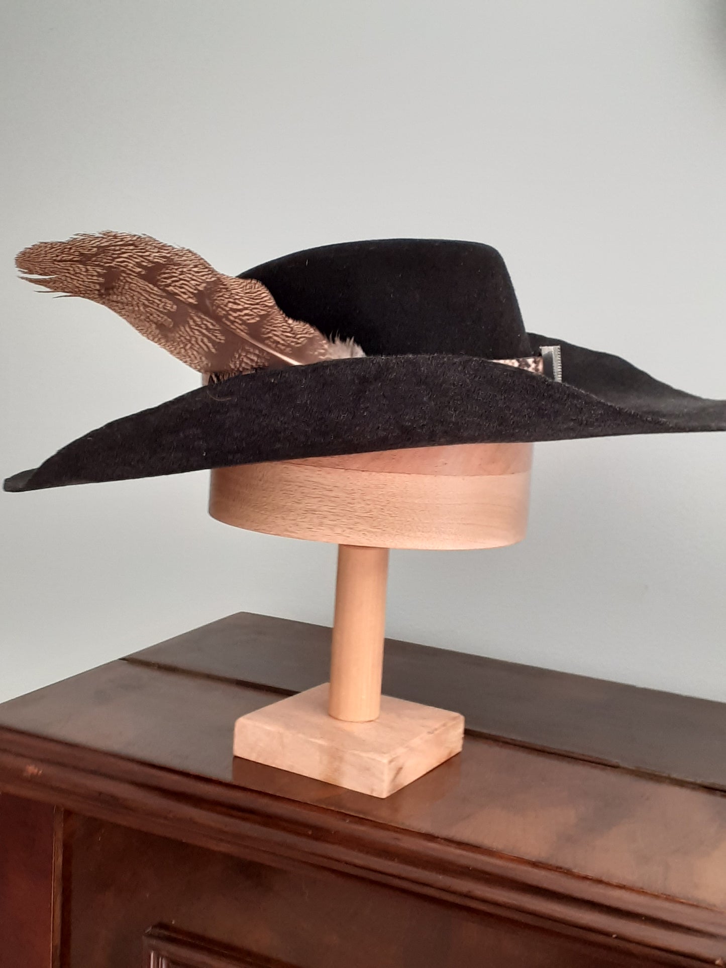 Black felt Aussie bushman style hat (The Outbacker)