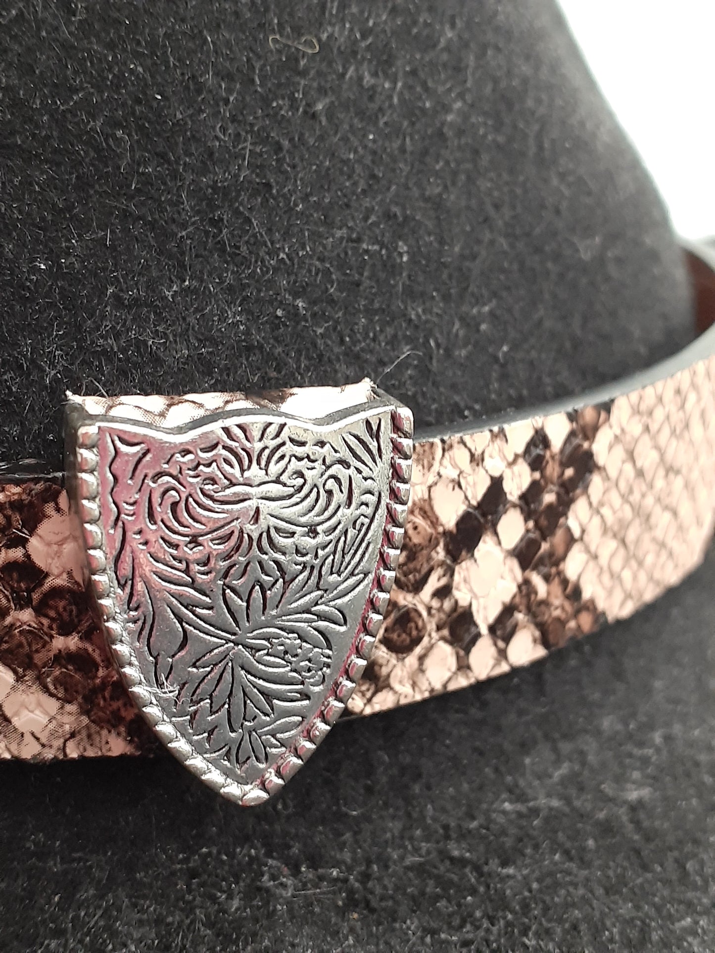 Black felt Aussie bushman style hat (The Outbacker)