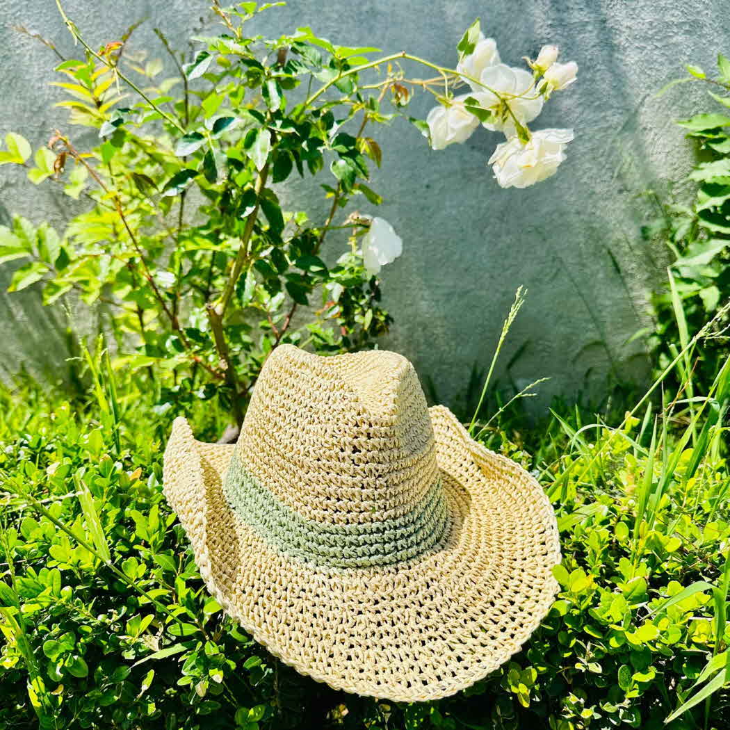 🌿 Two-Tone Straw Cowboy Hat (Natural/ Mint)