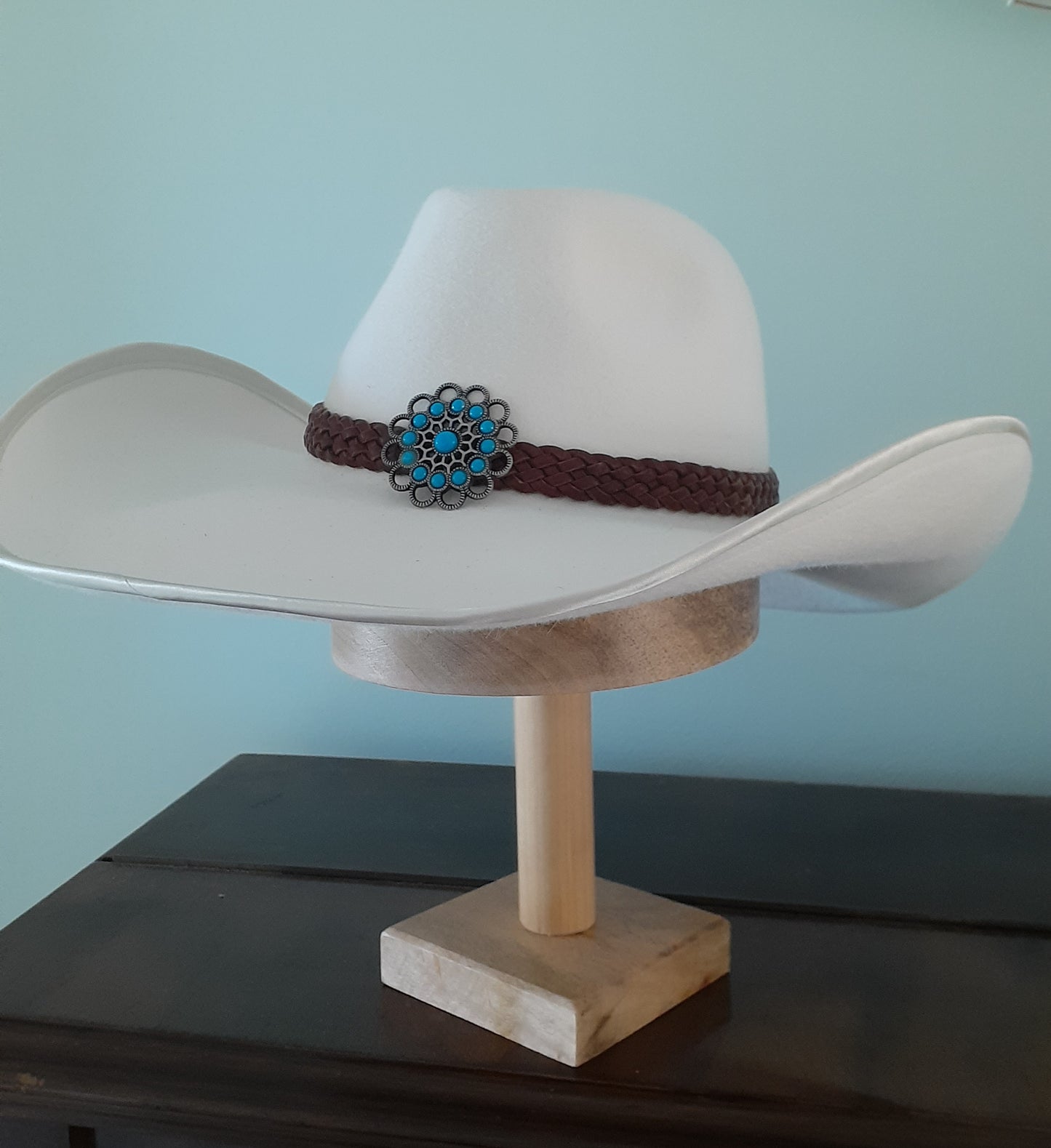 Winter white felt cowboy hat (The Bootscooter)