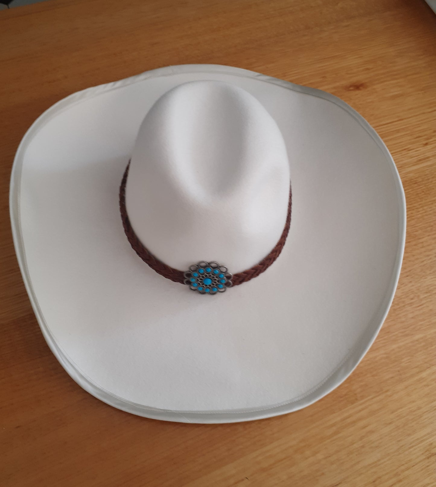 Winter white felt cowboy hat (The Bootscooter)