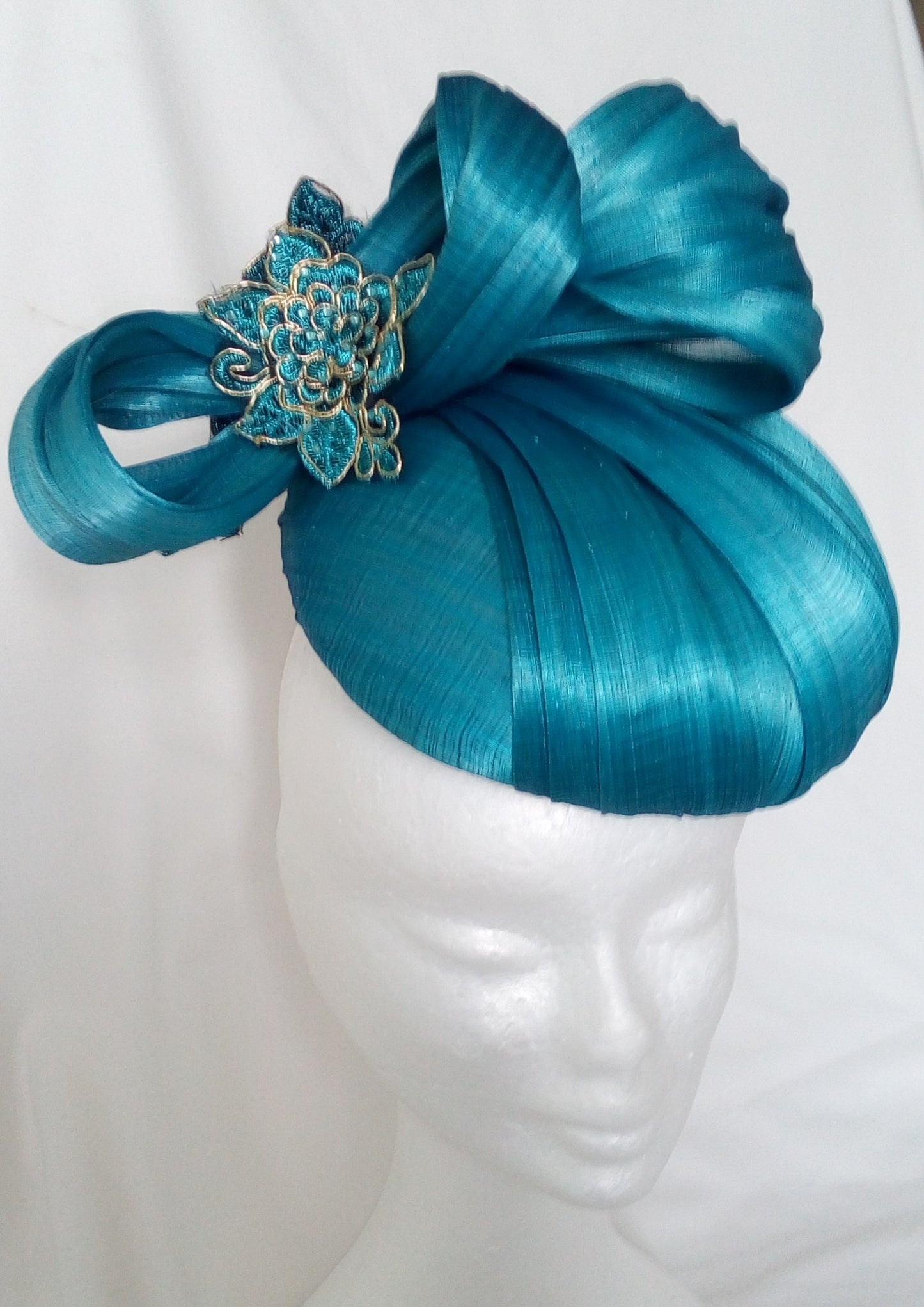 Turquoise silk percher