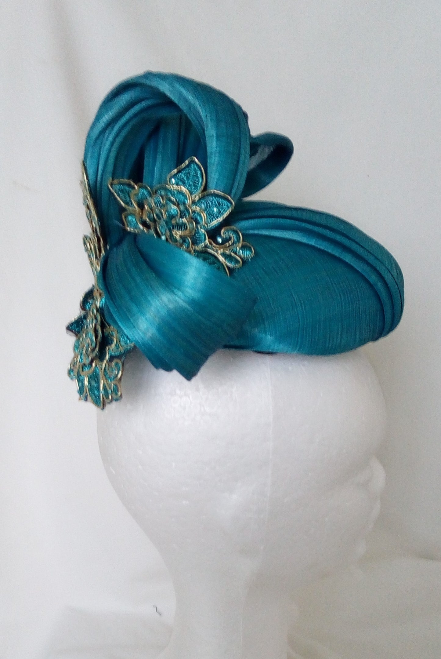 Turquoise silk percher