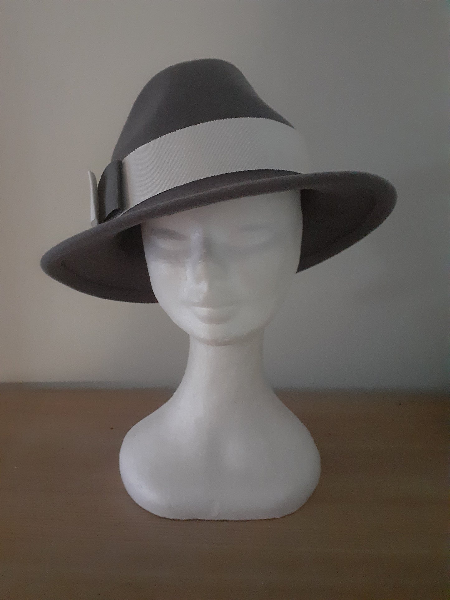 Grey felt fedora (Dick Tracy style)